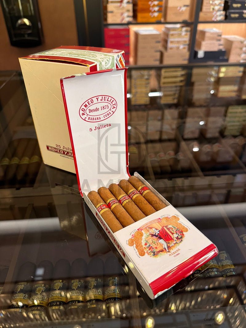 HAMILTON Romeo y Julieta 25s Julieta cigar tin with five premium Cuban cigars displayed in a retail humidor