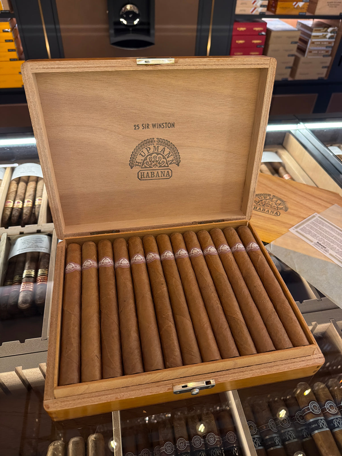 H.UPMANN 25s Sir Winston ~ 2003