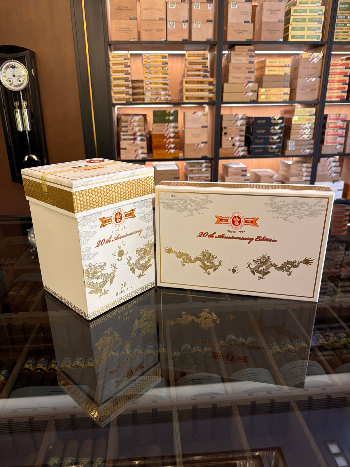 PACIFIC CIGAR 20th Anniversary Robustos 20s and Ashtray Set