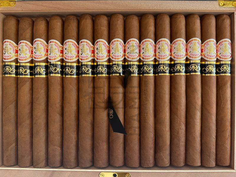HAMILTON Hoyo de Monterrey Double Coronas Gran Reserva 2013 cigars arranged in a wooden box with gold and black bands