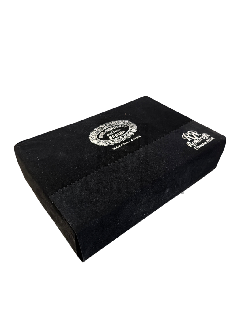 HAMILTON Hoyo de Monterrey Epicure No.2 Reserva Cosecha 2012 cigar box in black velvet with white branding