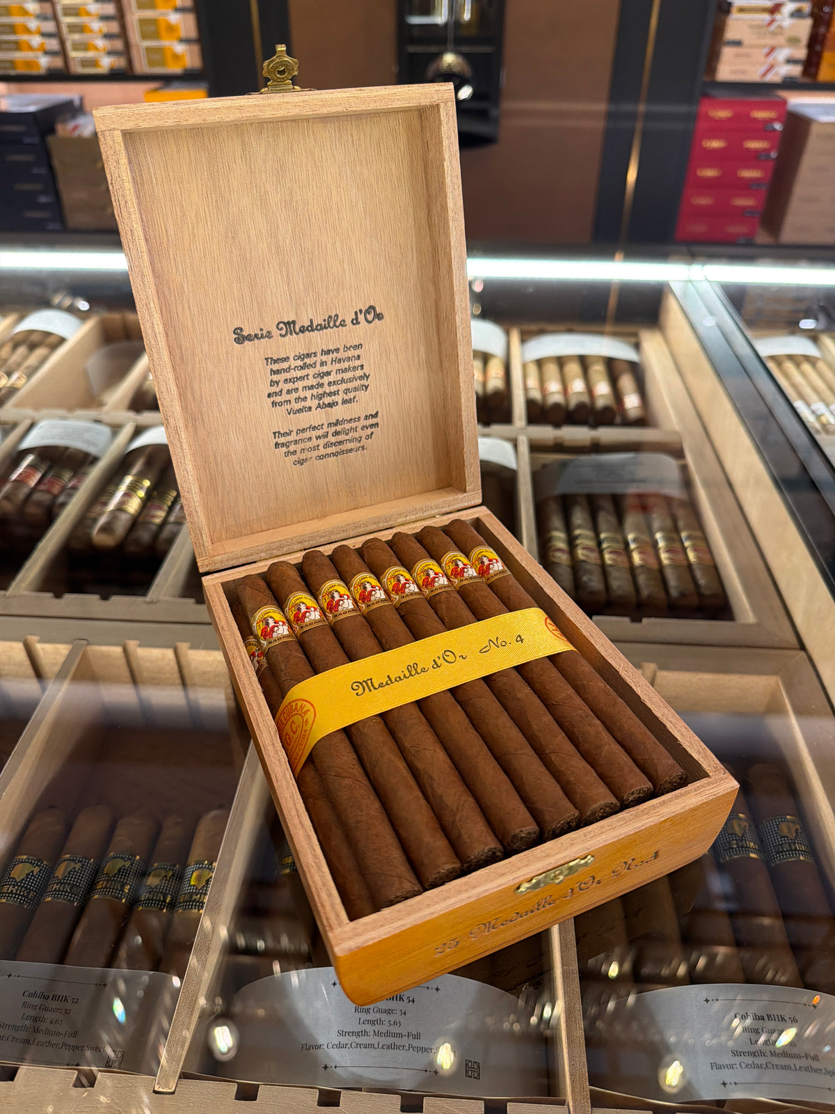 LA GLORIA CUBANA Medaille Dor No.4 25s ~ 2013