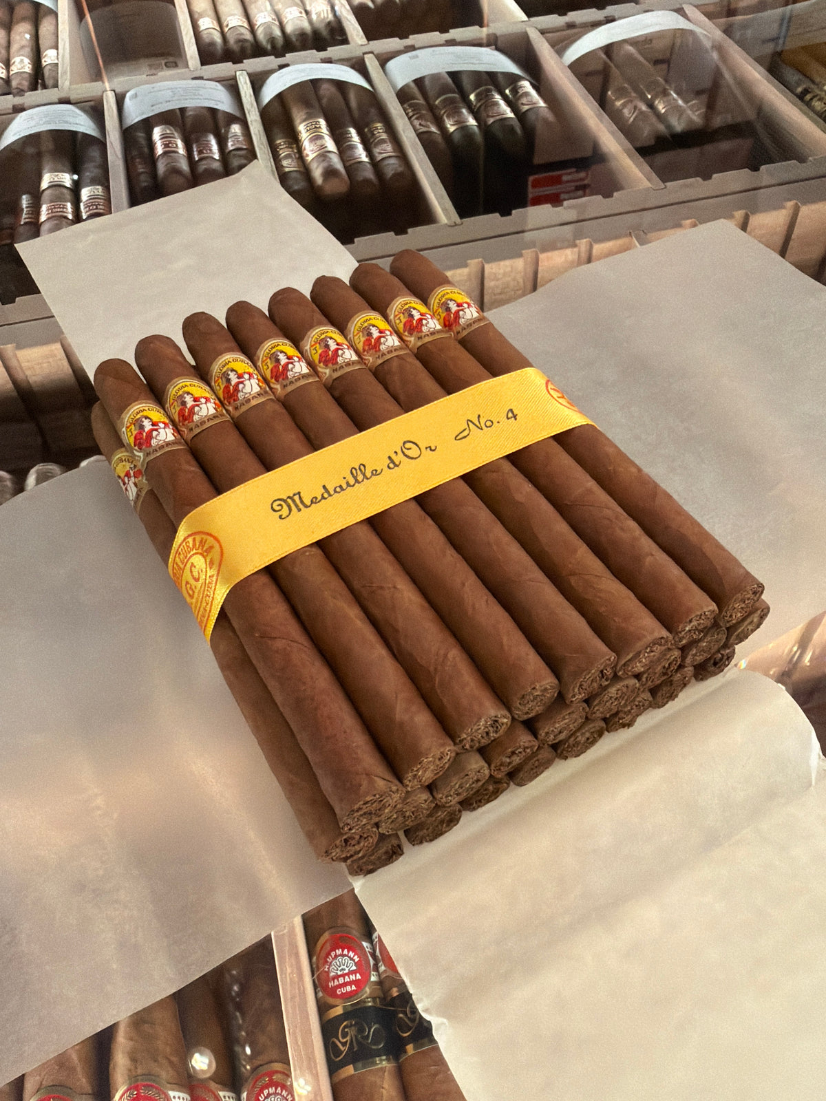 LA GLORIA CUBANA Medaille Dor No.4 25s ~ 2013
