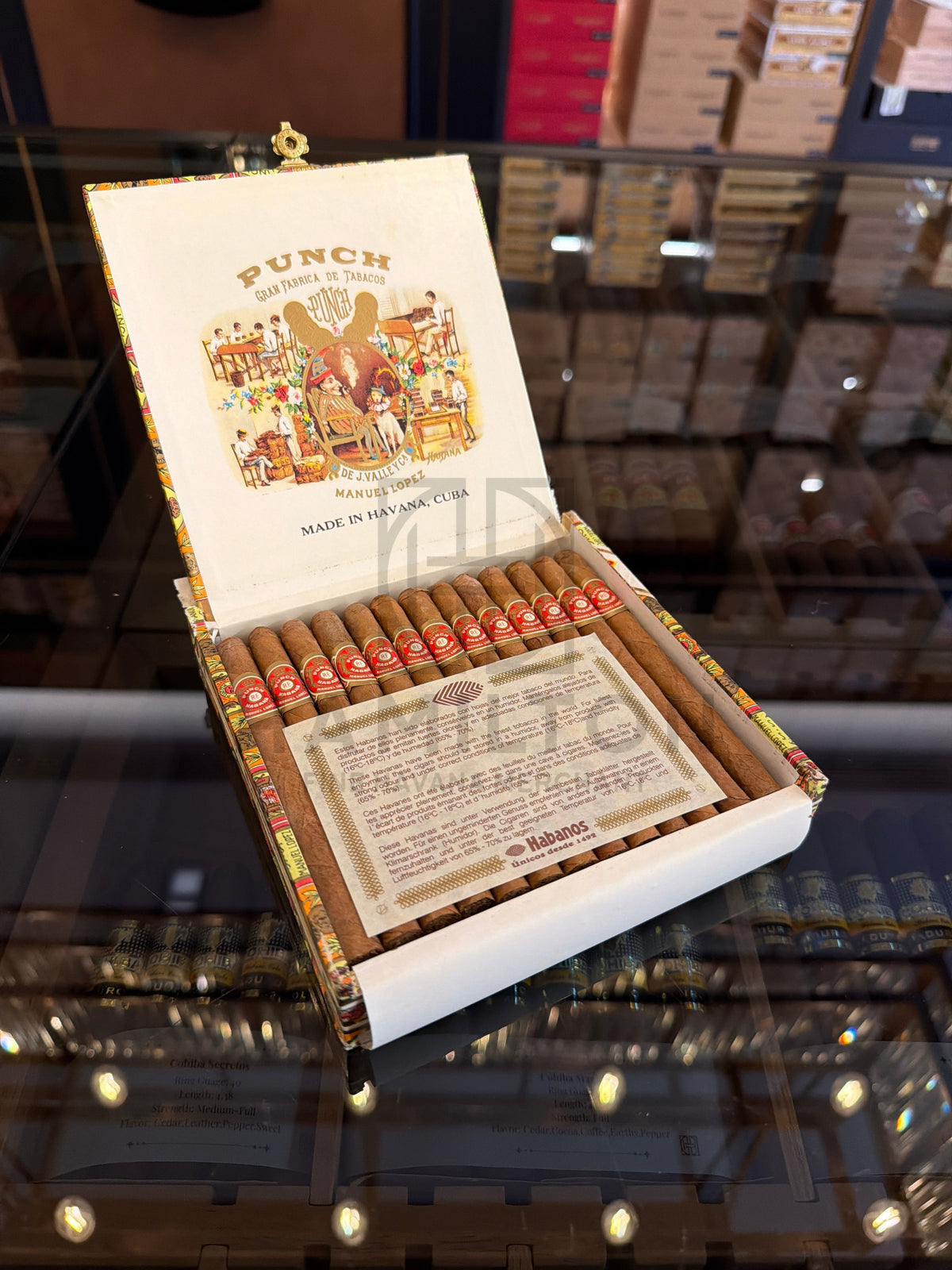 HAMILTON box of Punch 25s Margaritas cigars from 2007 with vintage illustrated lid and Habanos certification card.