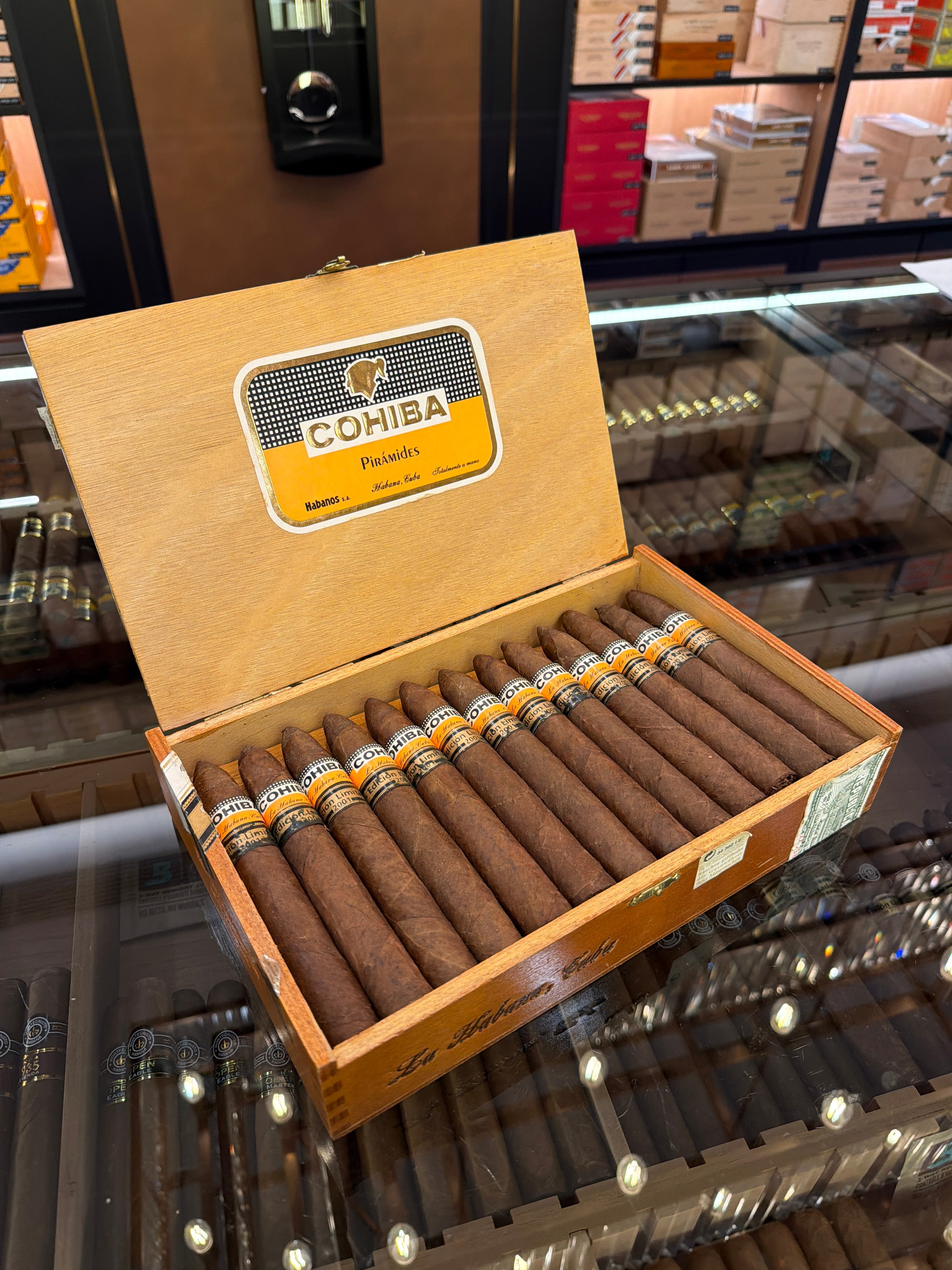 COHIBA Piramides Edicion Limitada 2001 ~ Jun 02