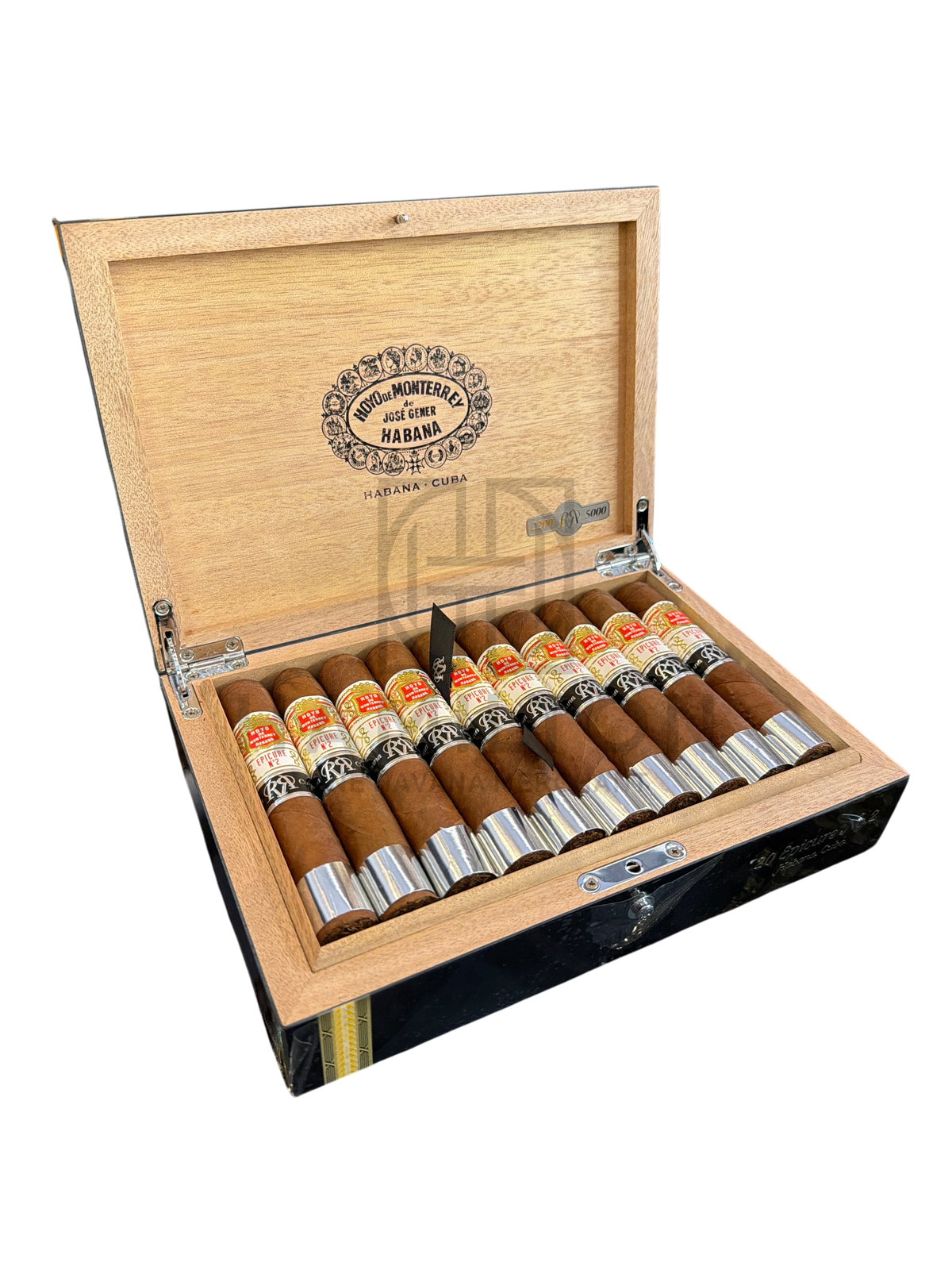 HAMILTON Hoyo de Monterrey Epicure No.2 Reserva Cosecha 2012 cigars arranged in an open wooden display box