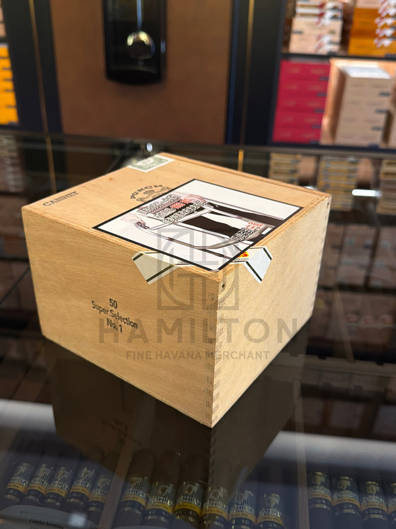 HAMILTON Punch 50s Super Selection No.1 2008 wooden cigar cabinet box on a glass display shelf