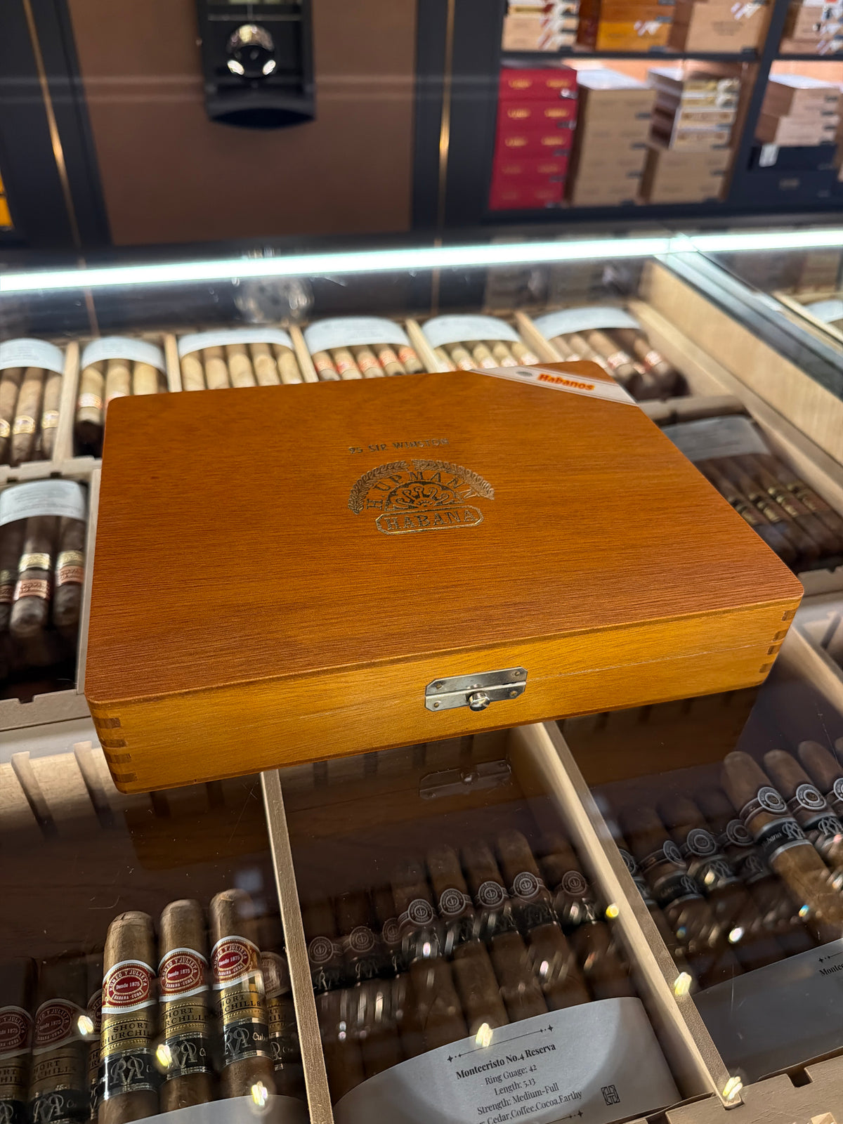 H.UPMANN 25s Sir Winston ~ 2003