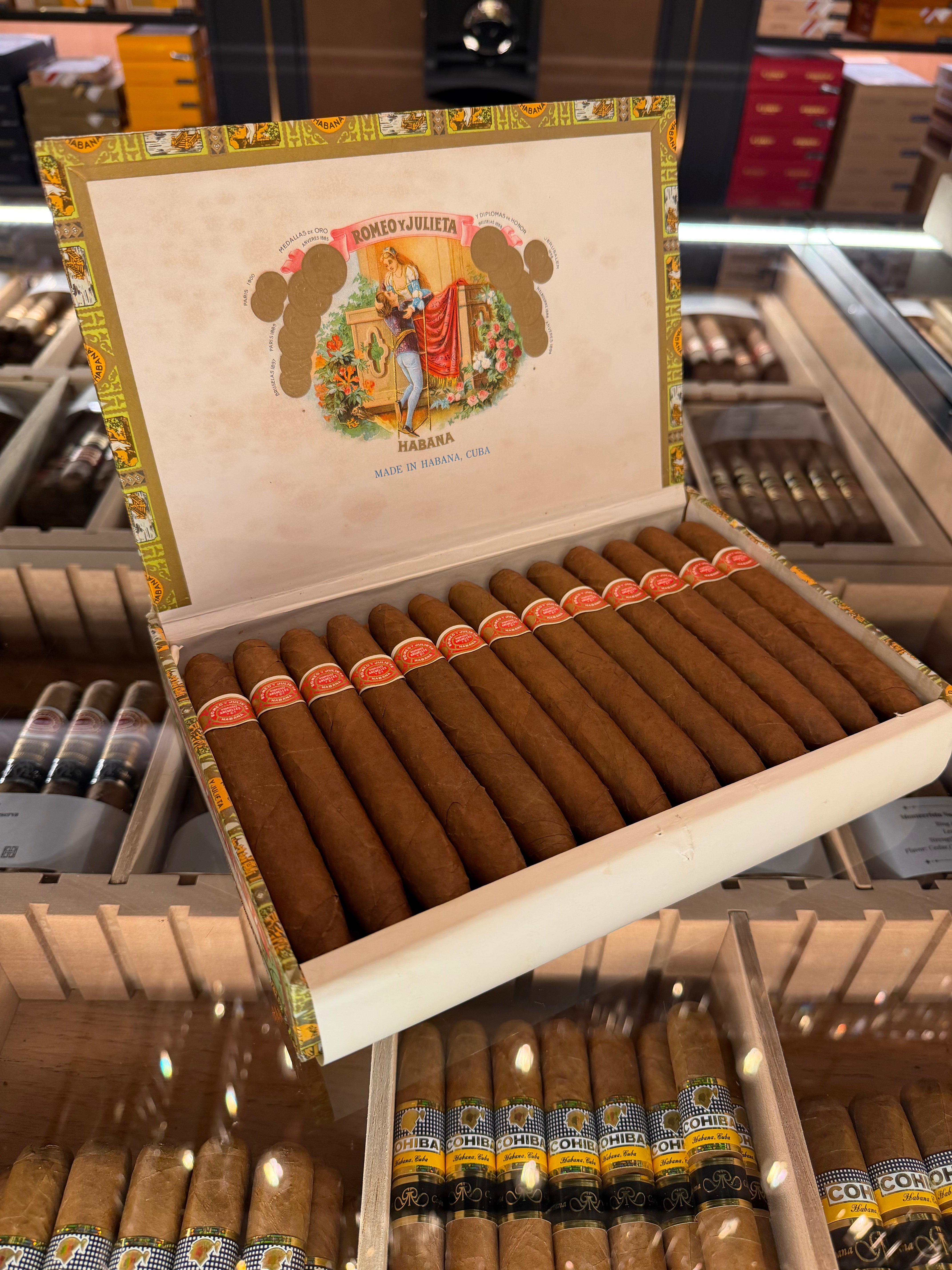 ROMEO Y JULIETA 25s Celestiales Finos ~ 2001