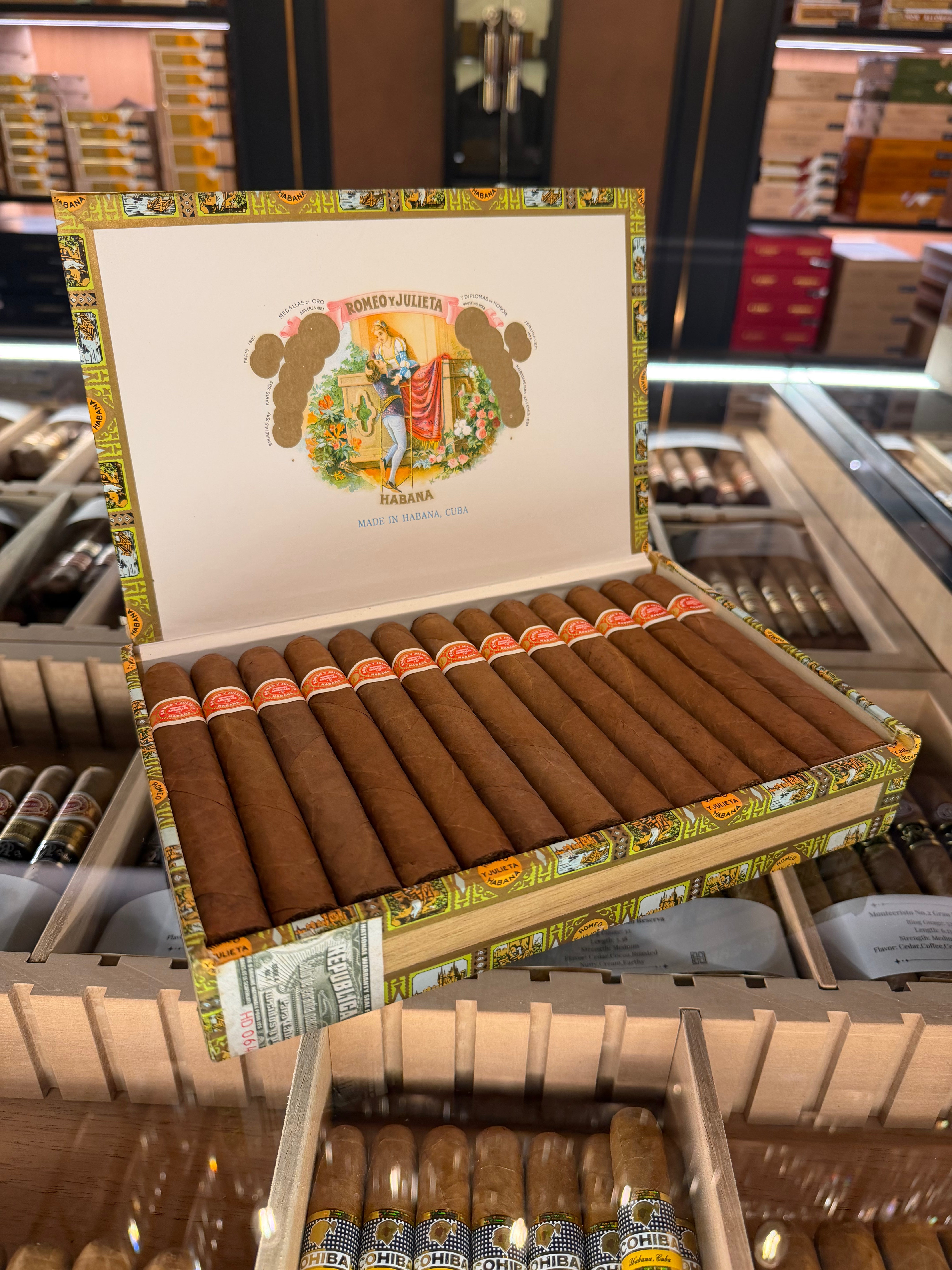 ROMEO Y JULIETA 25s Exhibicion No.3 ~ 2005